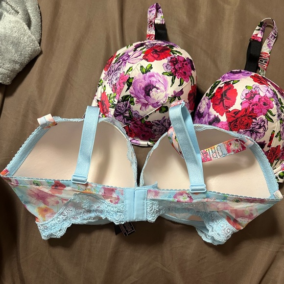 Two Victoria Secret Very Sexy Shiny Strap Bras - Picture 2 of 2